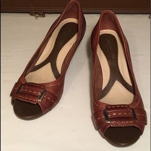Brown Naturalizer Wedge